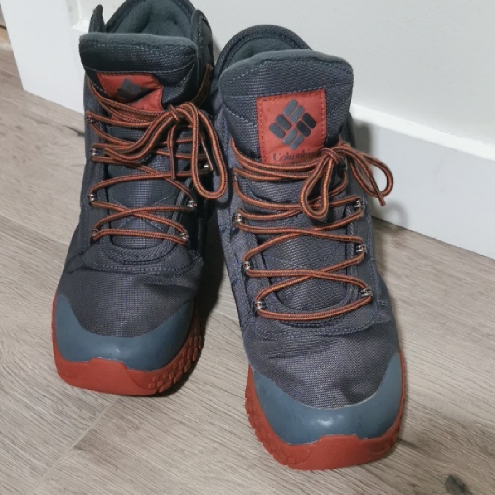 Columbia Men Gray and Orange Boots